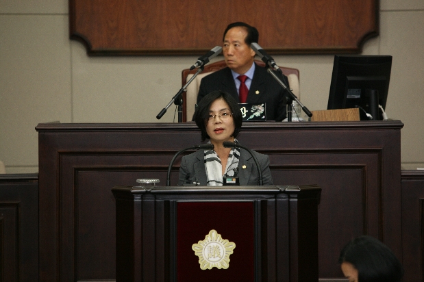 제233회 임시회 제1차 본회의에서 5분자유발언하는 모습