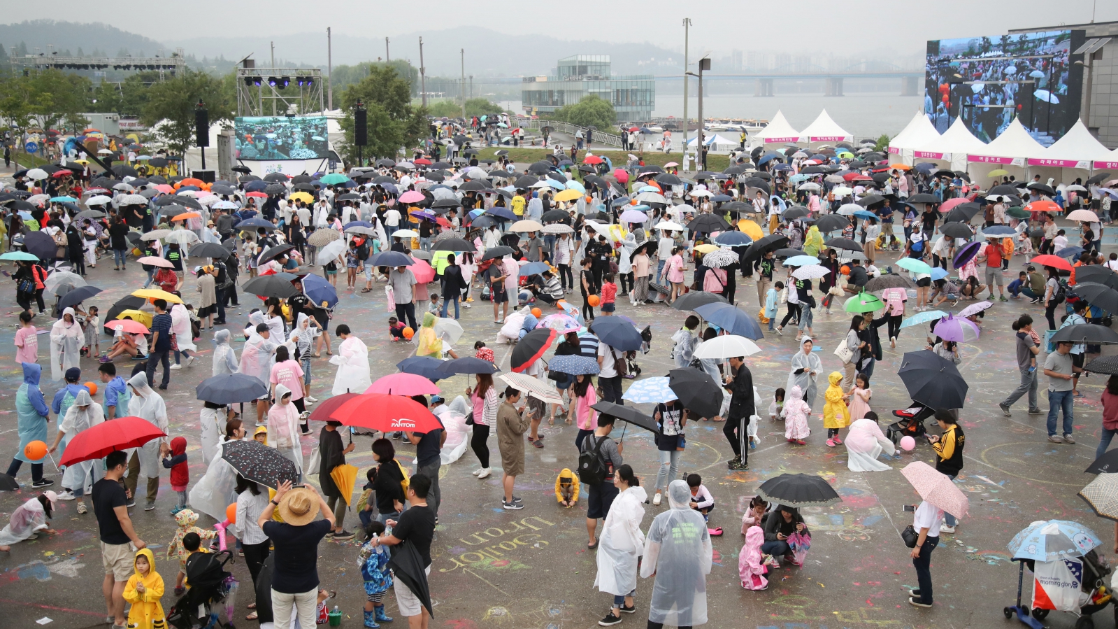서리풀 페스티벌 폐막(한불음악축제, 스케치북 퍼레이드, 만인대합창, 불꽃쇼)