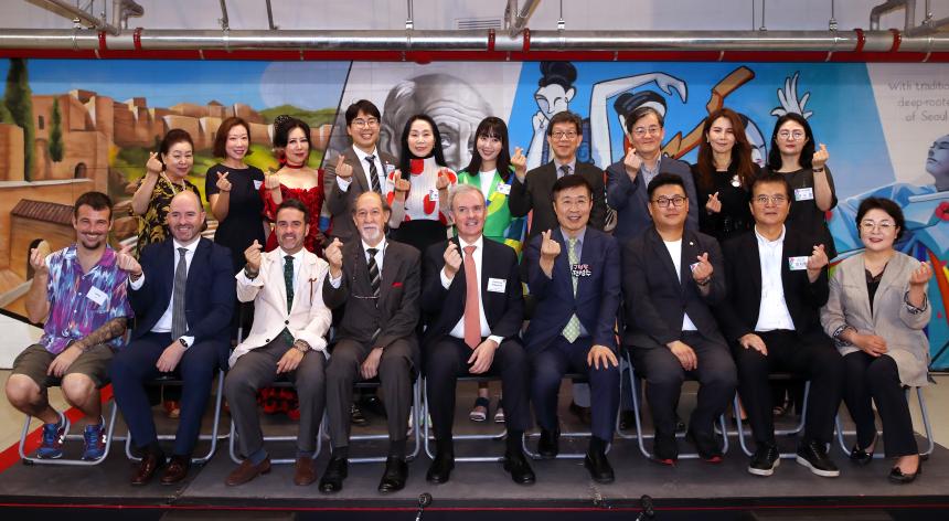 스페인 관광청 피카소 벽화 오픈식