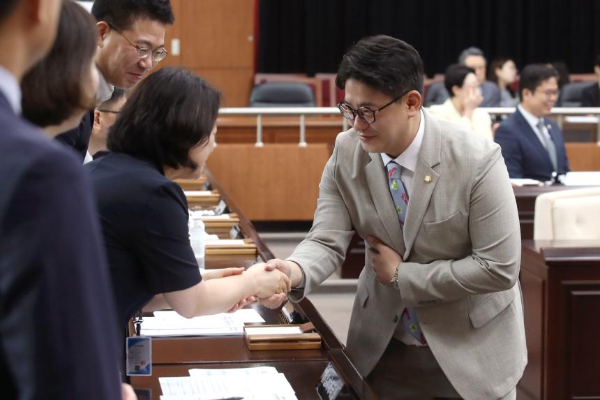 제351회 임시회 제2차 본회의